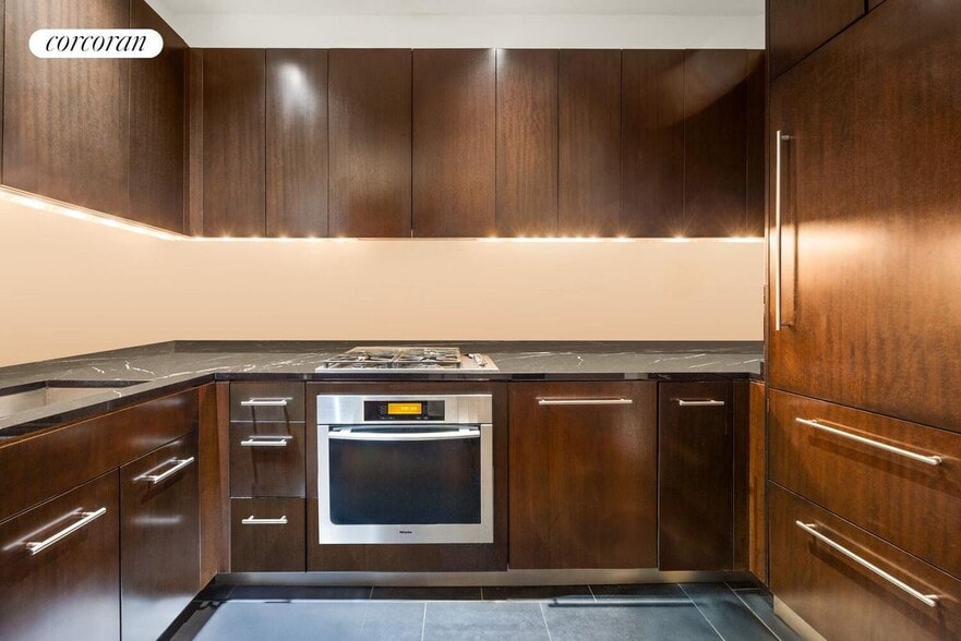 Building Photo - 40 Broad St