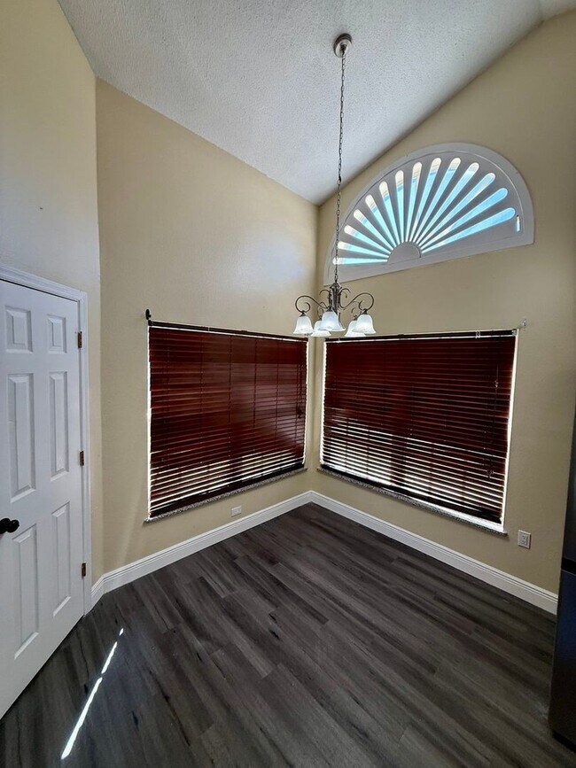 Building Photo - ?North Lakeland Gem – Private Single-Famil...