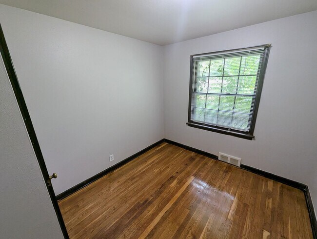 Building Photo - Deep Deal on Fathom