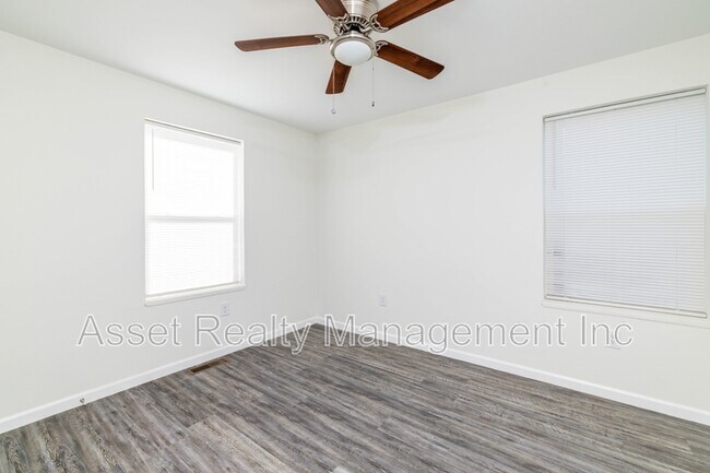 Building Photo - 1732 Jourolman Ave