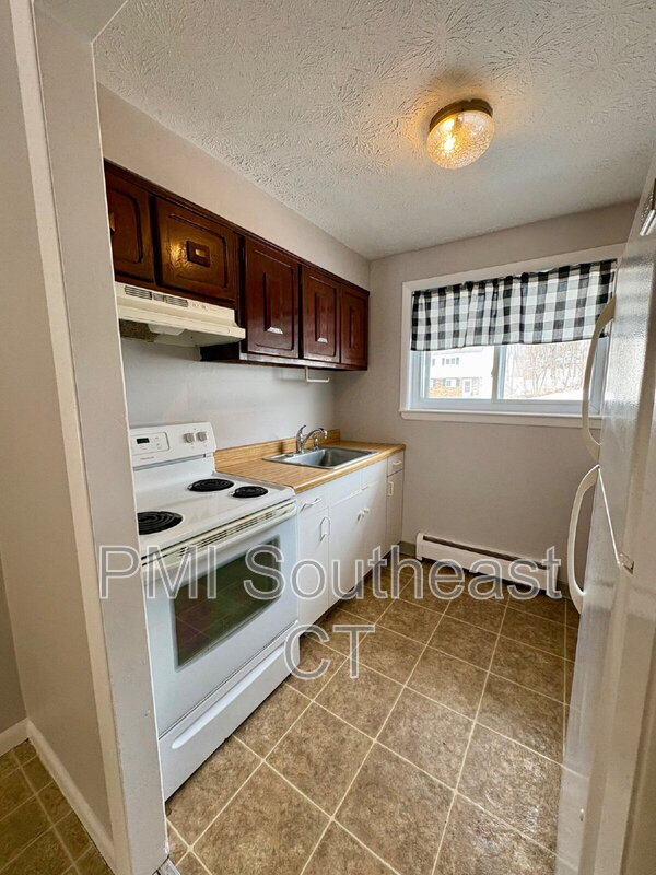 Building Photo - 127 Woodland Dr