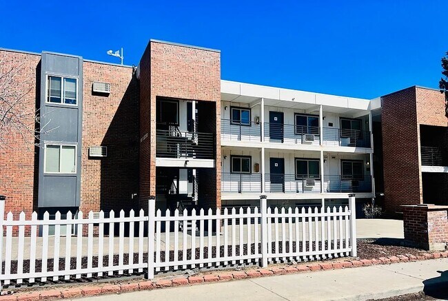 Building Photo - Apex 980