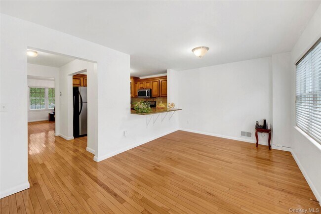 Building Photo - 752 Pelham Rd