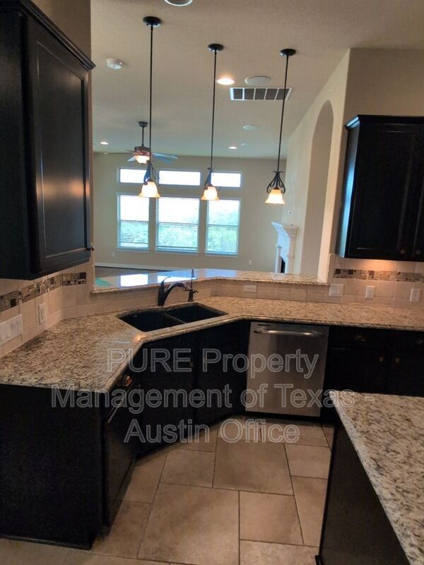 Building Photo - 325 Lombardia Dr