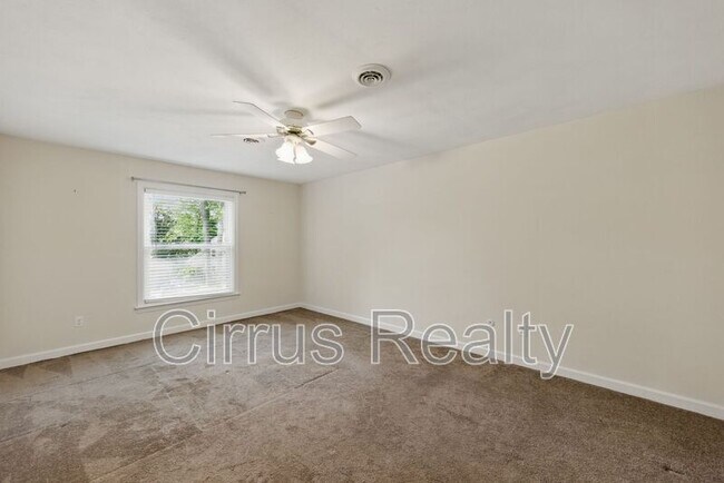 Building Photo - 156 Circle Ct