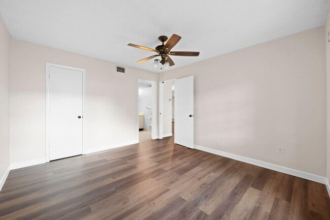 Building Photo - 3101 Oakland Shores Dr