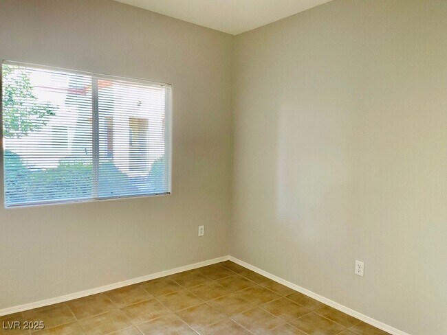 Building Photo - 1050 E Cactus Ave