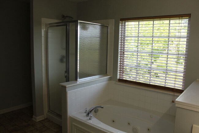 Building Photo - Spacious 5 Bedroom Home in Avon Schools!