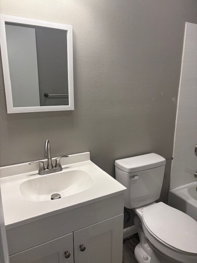 Building Photo - 428 Sierra Madre Dr