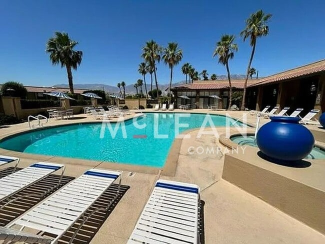 Building Photo - Stylish 2-Bedroom Condo with Stunning View...