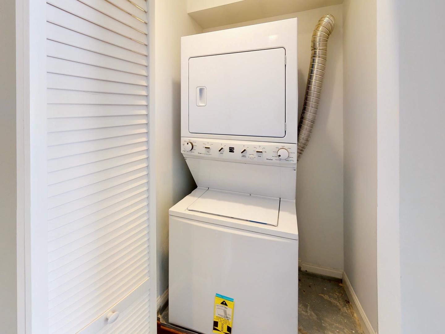 Building Photo - Elegant H Street Corridor townhouse minutes from downtown