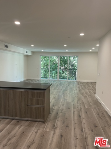 Building Photo - 4806 Sylmar Ave