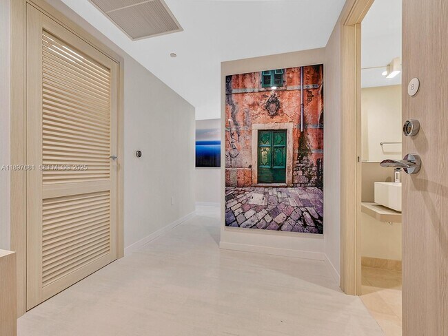 Building Photo - 1000 Brickell Plaza