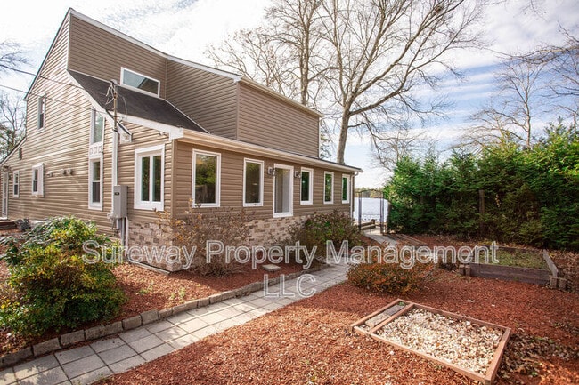 Building Photo - 90 Clubhouse Rd