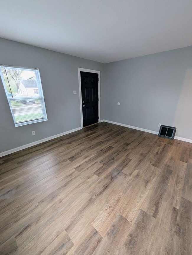 Building Photo - Cutest Corner Lot - Section 8 Friendly