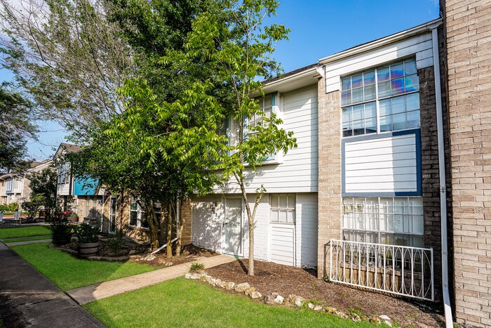 Building Photo - 11889 Algonquin Dr