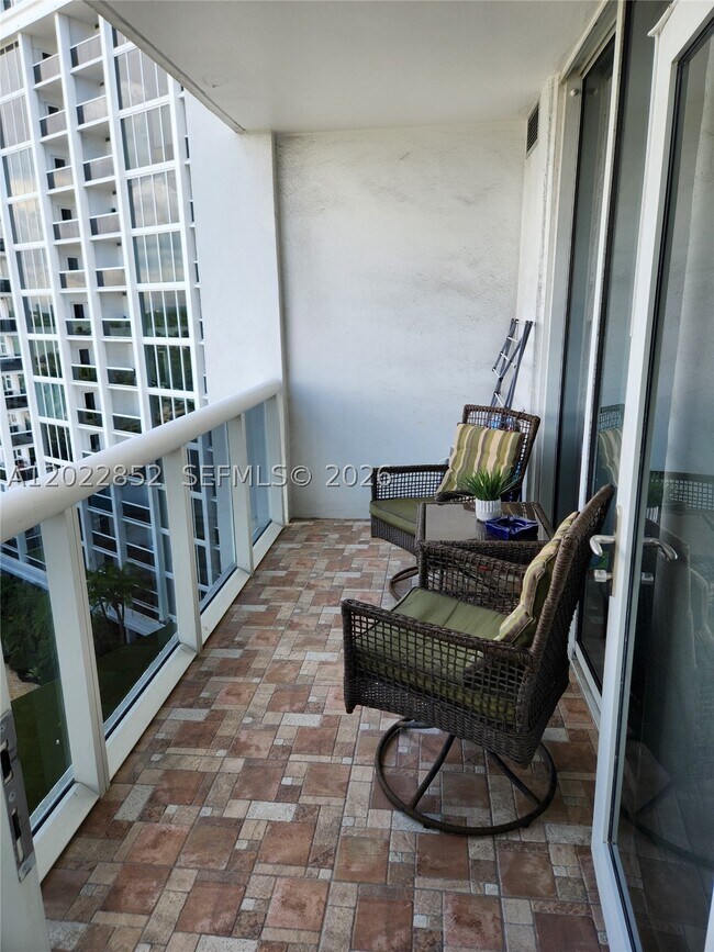 Building Photo - 10275 Collins Ave