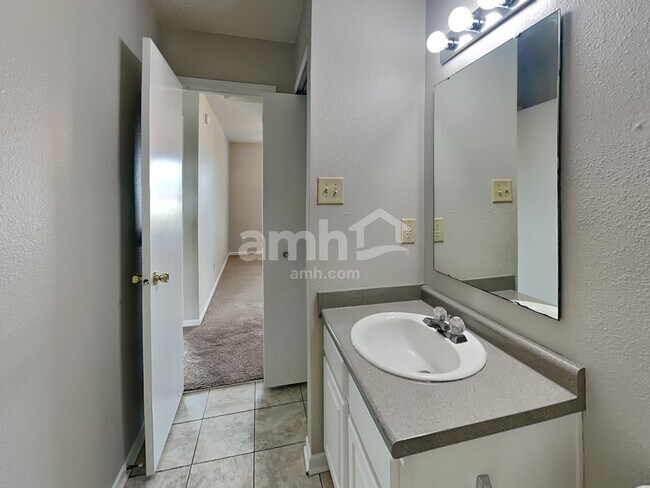 Building Photo - 14414 Refreshing Garden Ln
