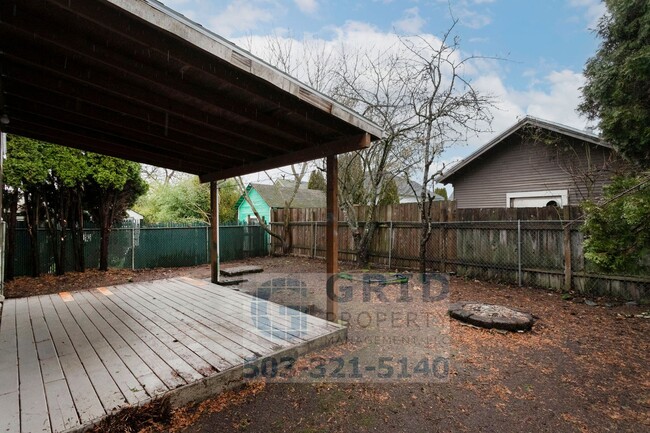 Building Photo - Spacious 4 Bedroom Single Family Home- South East Portland