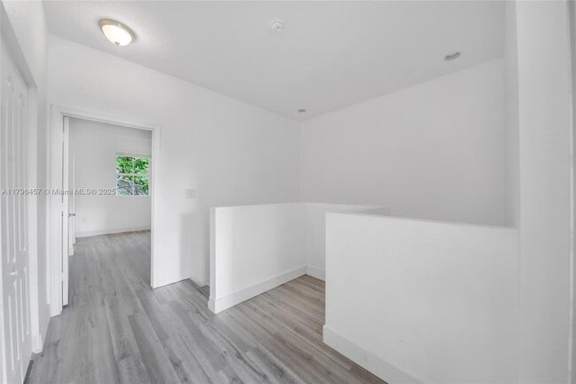 Building Photo - 948 NE 29th Terrace