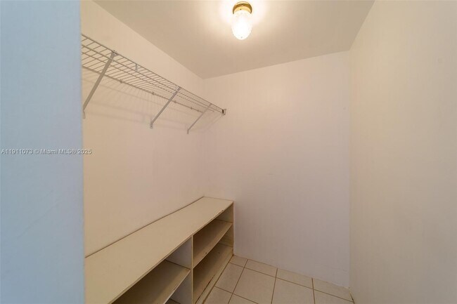 Building Photo - 2741 Taft St