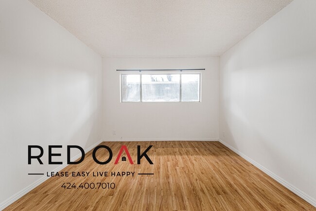 Building Photo - 10535 Lindley Ave