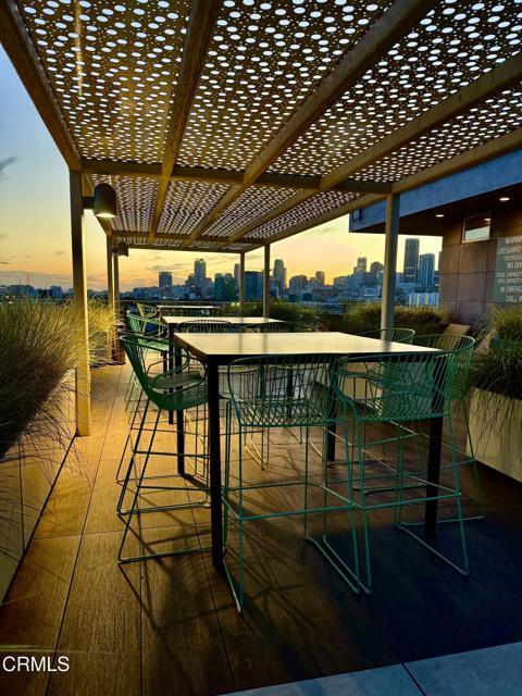 Building Photo - 530 S Hewitt St