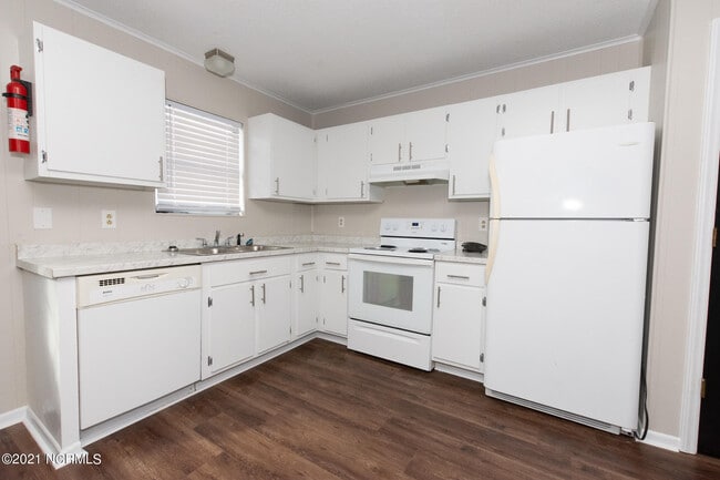 Building Photo - 103 Ravenwood Dr