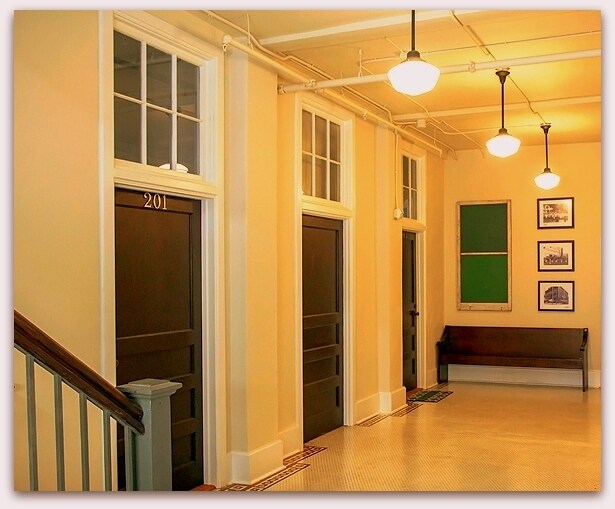 Building Photo - 517 King St