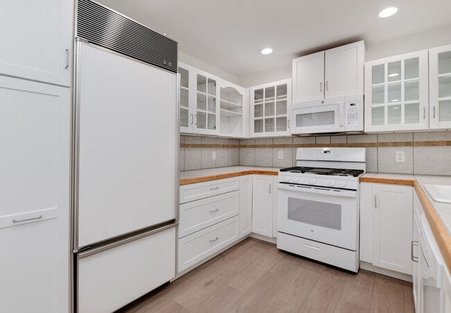 Building Photo - 1058 3rd St