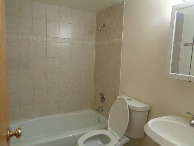 Building Photo - 11760 S Ridgeland Ave