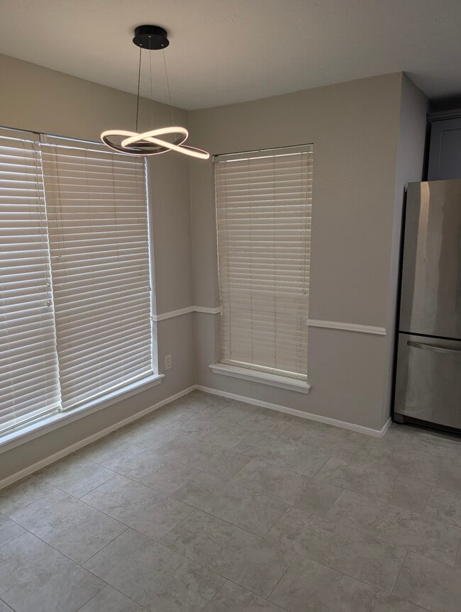 Building Photo - 3258 Continental Dr