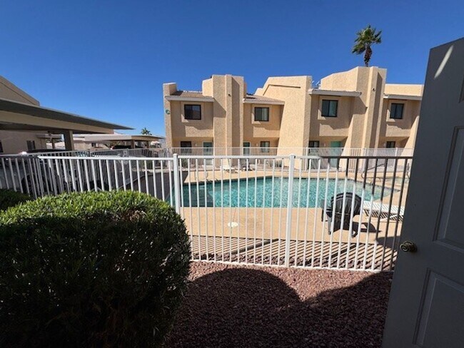 Building Photo - 2Br 2Ba Condo McCormick area w/Garage, Pool