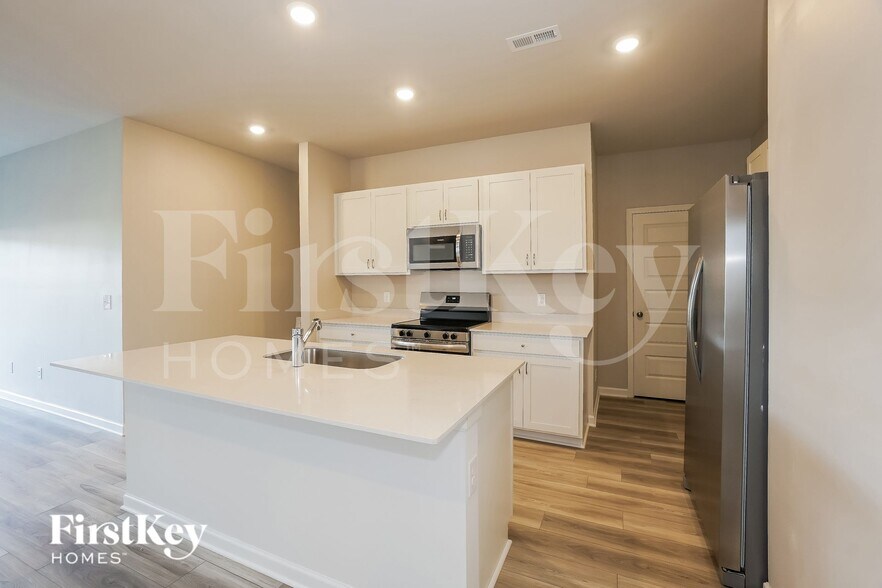 Building Photo - 877 Moray Ln