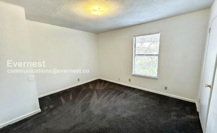 Building Photo - 1221 Katie Ave