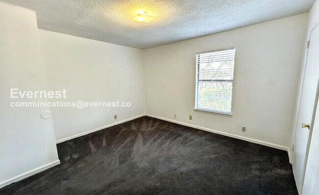 Building Photo - 1221 Katie Ave