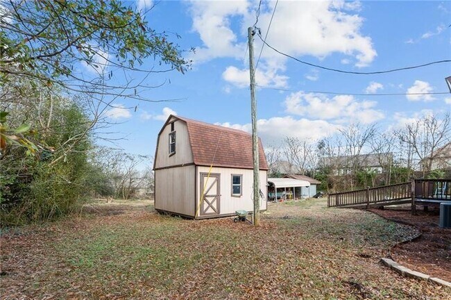Building Photo - 3685 Settingdown Rd