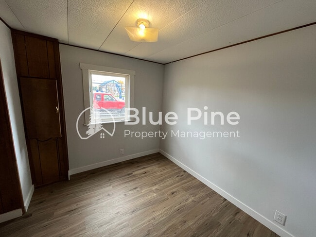 Building Photo - 925 Wilson Ave