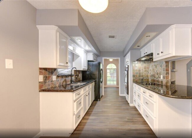 Building Photo - 10727 Sagewillow Ln