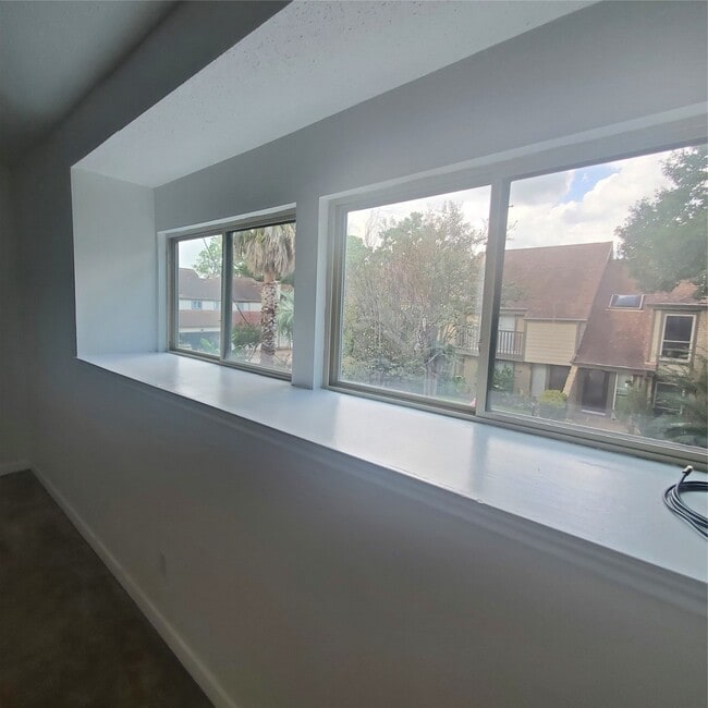 Building Photo - 726 Country Pl Dr