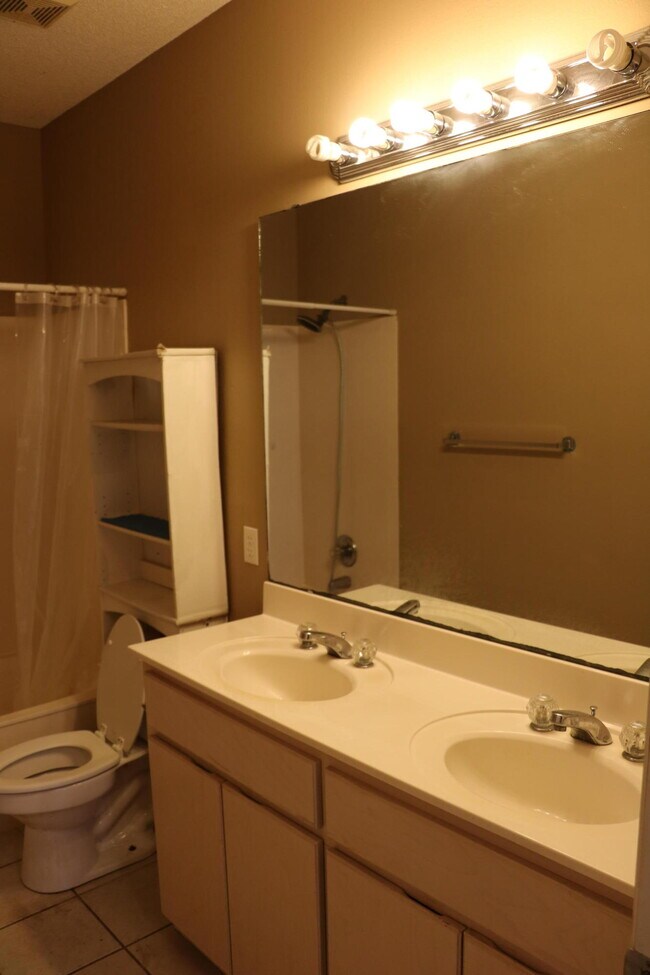 Building Photo - 9657 Leeward Way