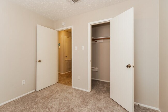 Building Photo - 21002 Ironcrest Ln