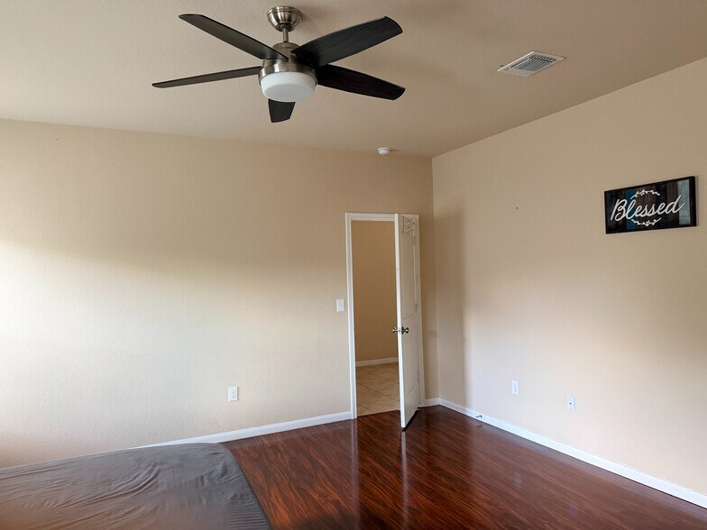 Building Photo - Room in Single Family Home on Bettylou Ln