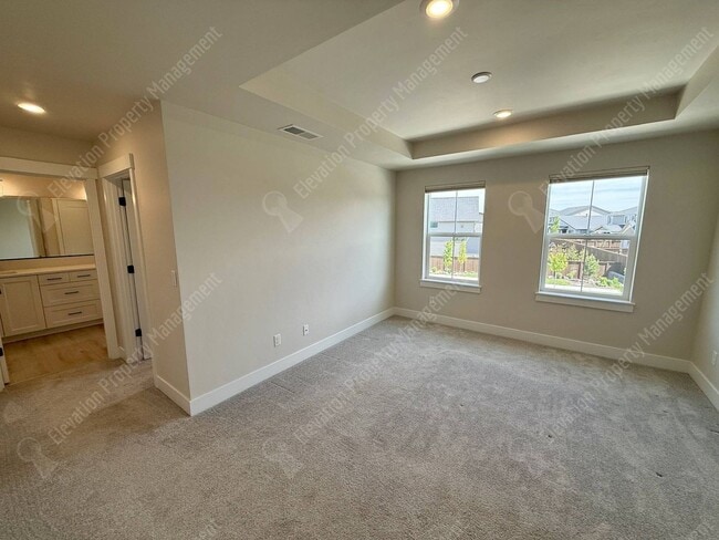 Building Photo - Fantastic 3 BR in Petrosa with mountain views and tons of amenities!