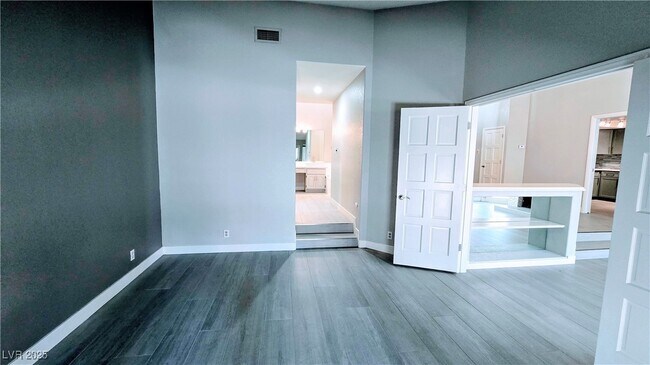 Building Photo - 7163 Mission Hills Dr