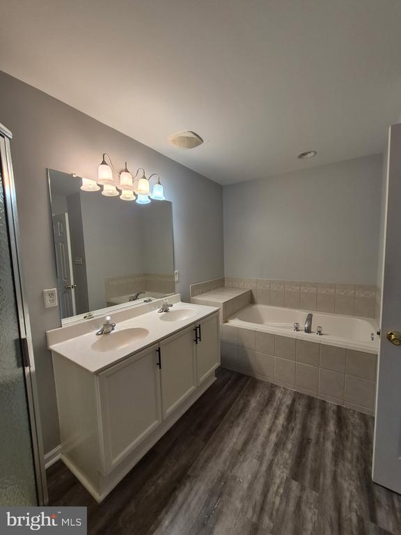 Building Photo - 43 Scarboro Dr