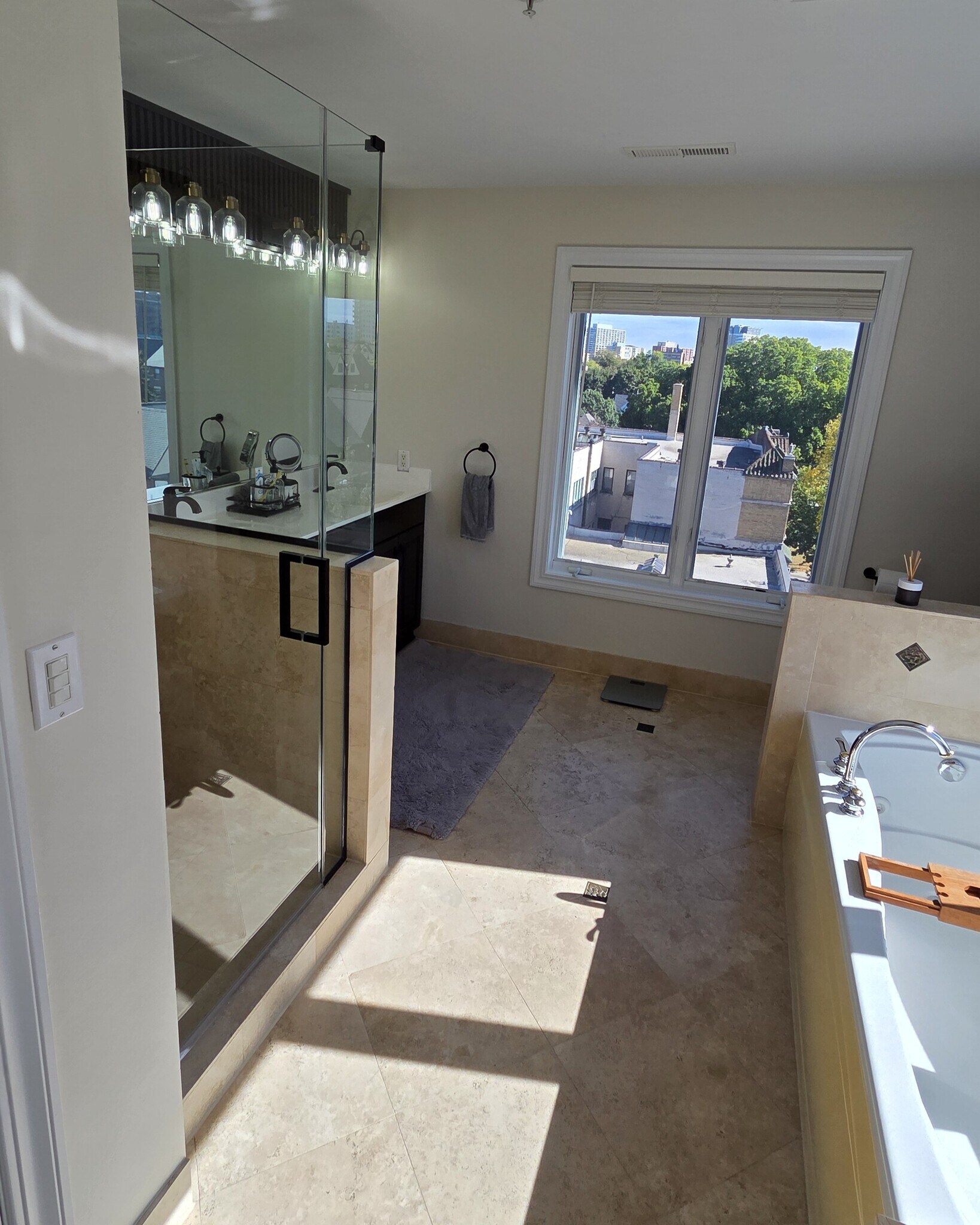 Building Photo - 1515 N Van Buren St