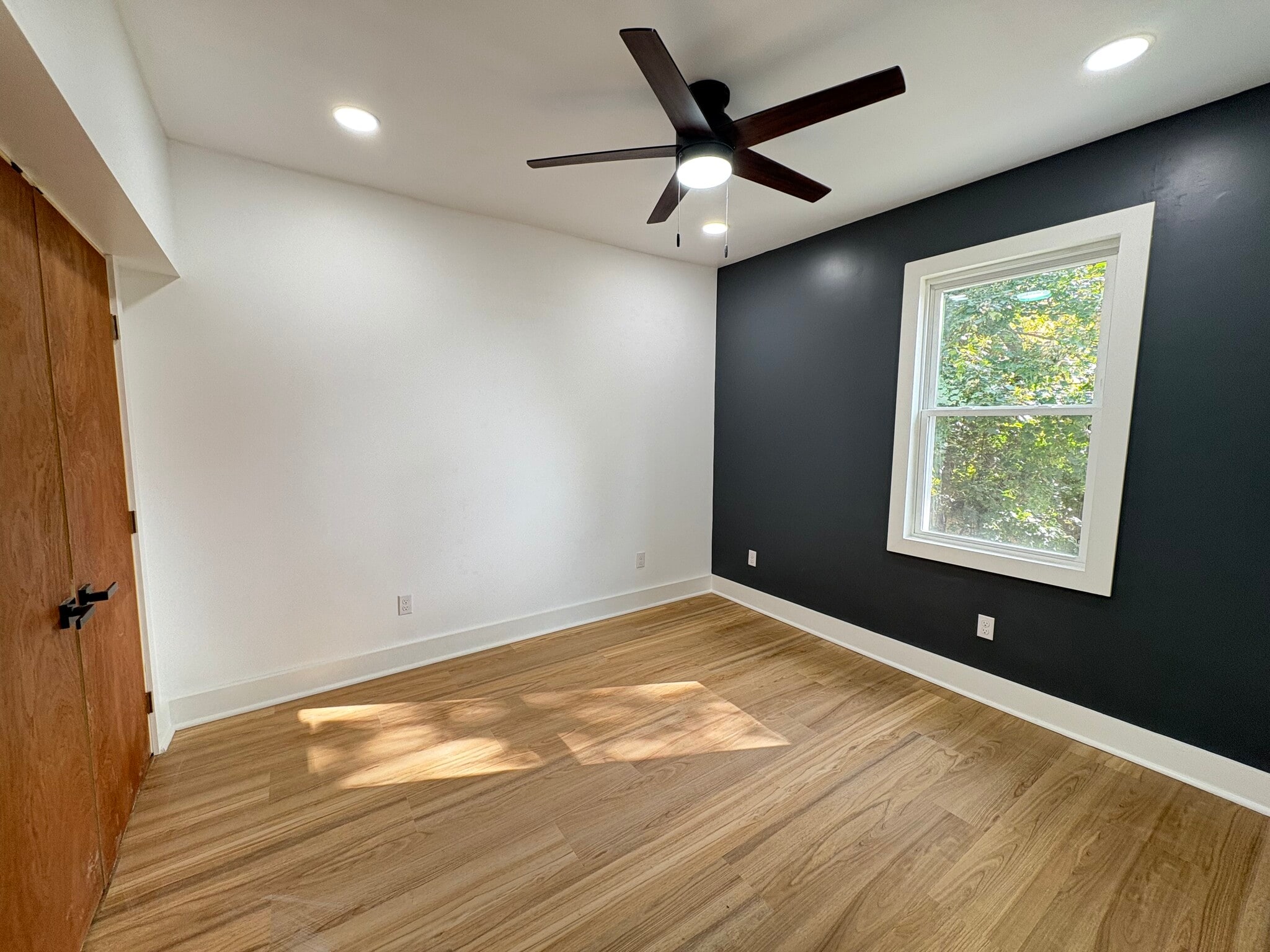 Building Photo - 5834 Phillips Ave