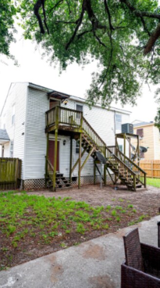 Building Photo - 6010 Mandeville St
