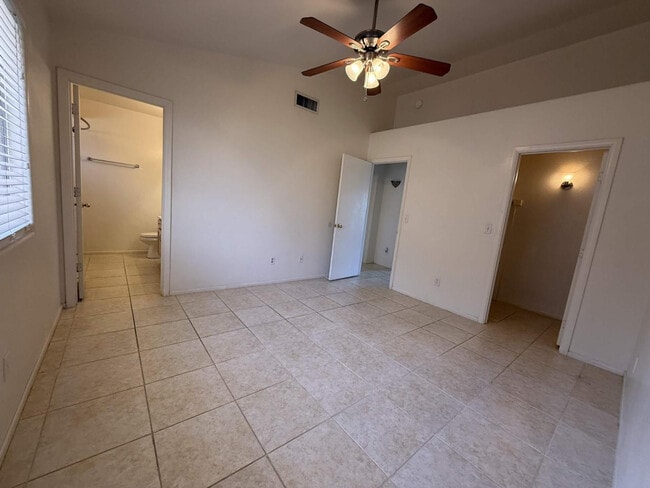 Building Photo - 3913 W Morelos St